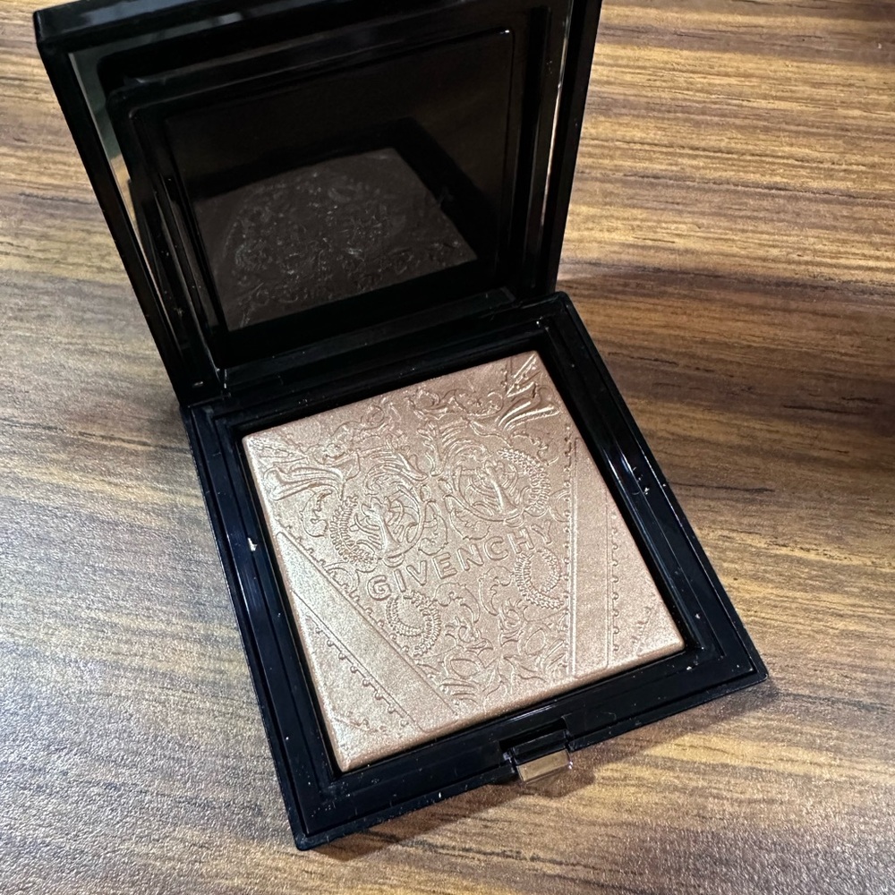 Givenchy Highlighter 02 Shimmery Gold